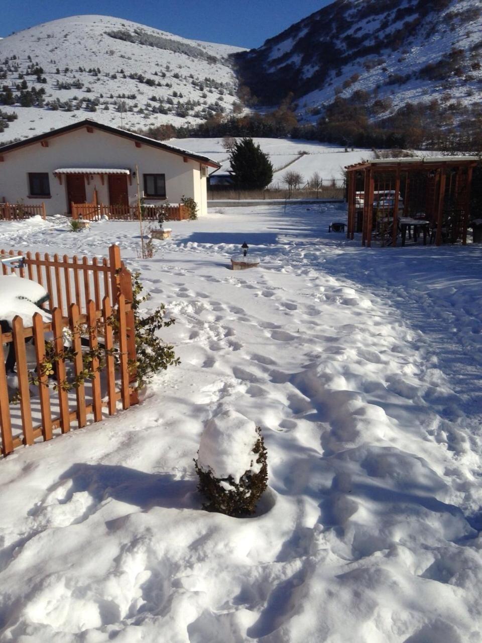 La Collina Di Peppino Panzió Trasacco Szoba fotó