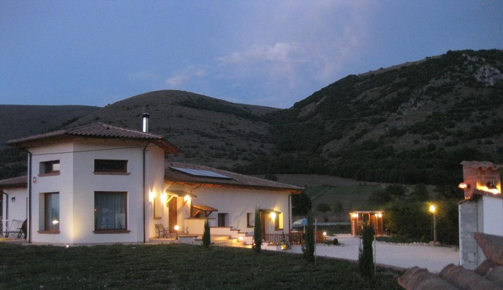 La Collina Di Peppino Panzió Trasacco Kültér fotó