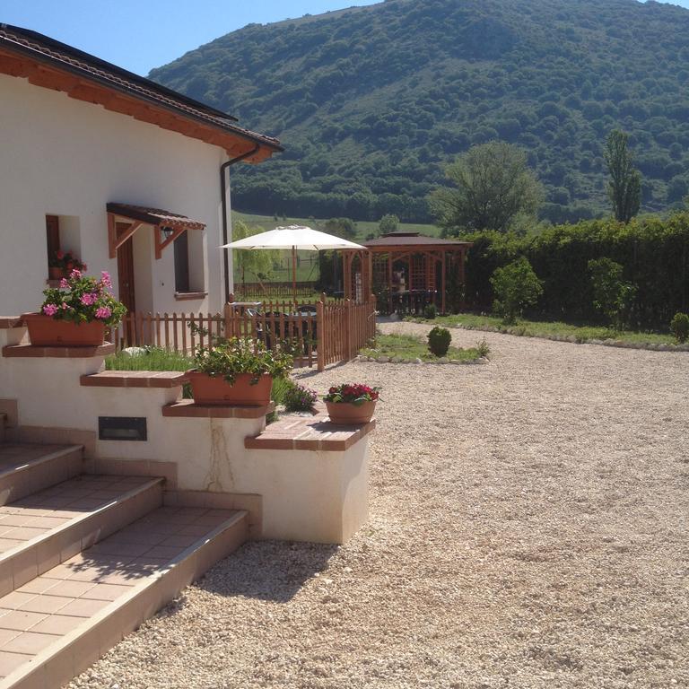 La Collina Di Peppino Panzió Trasacco Kültér fotó